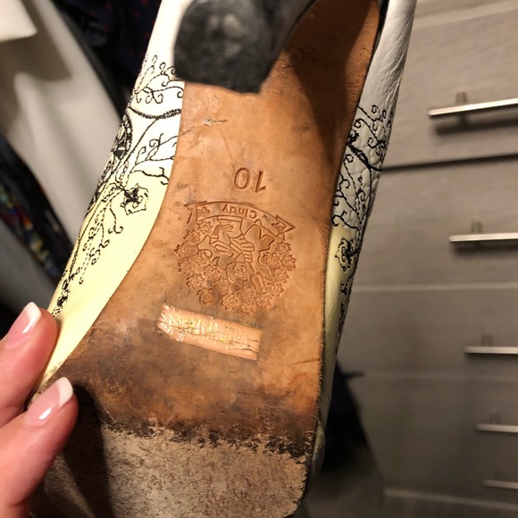 Shoes - Picture 3 of 4